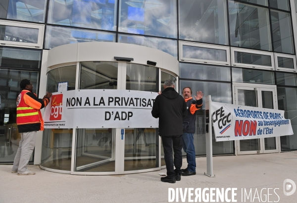 Deplacement de Bruno Le Maire au siège du groupe ADP