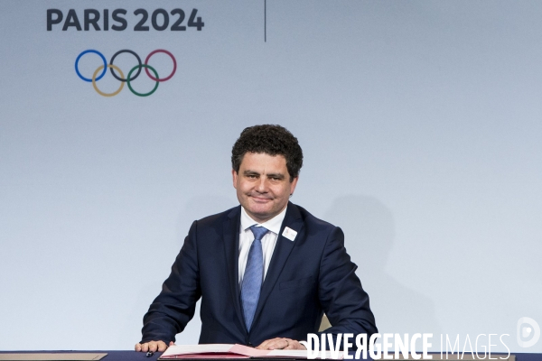 Signature du protocole d organisation des Jeux Olympiques et Paralympiques 2024