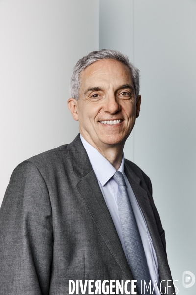 Medef: Olivier Klotz se retire au profit d Alexandre Saubot
