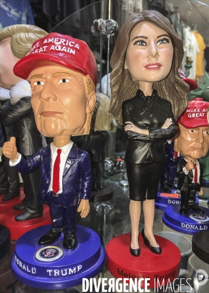 Statuettes a l effigie de donald et melania trump