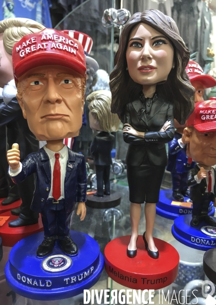 Statuettes a l effigie de donald et melania trump