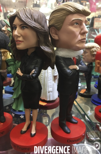 Statuettes a l effigie de donald et melania trump