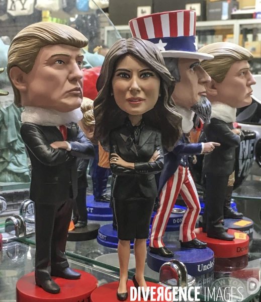 Statuettes a l effigie de donald et melania trump