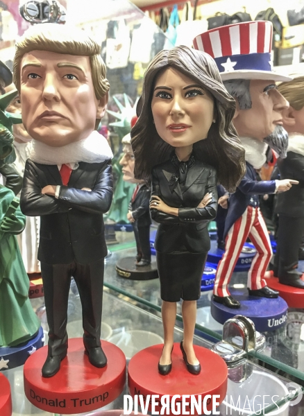 Statuettes a l effigie de donald et melania trump