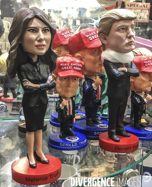 Statuettes a l effigie de donald et melania trump