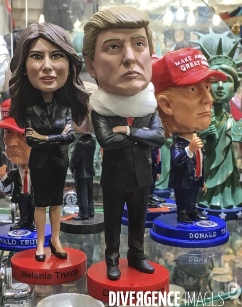 Statuettes a l effigie de donald et melania trump