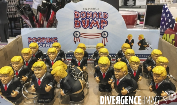 Statuettes a l effigie de donald et melania trump