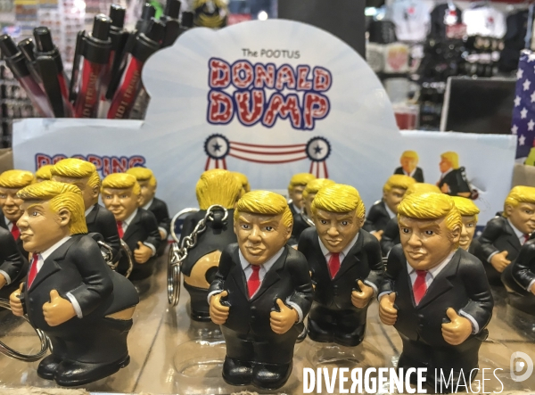 Statuettes a l effigie de donald et melania trump