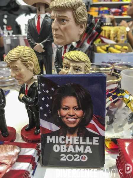 Statuettes a l effigie de donald et melania trump