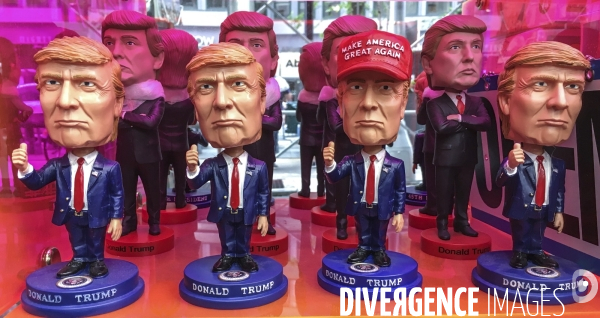 Statuettes a l effigie de donald et melania trump