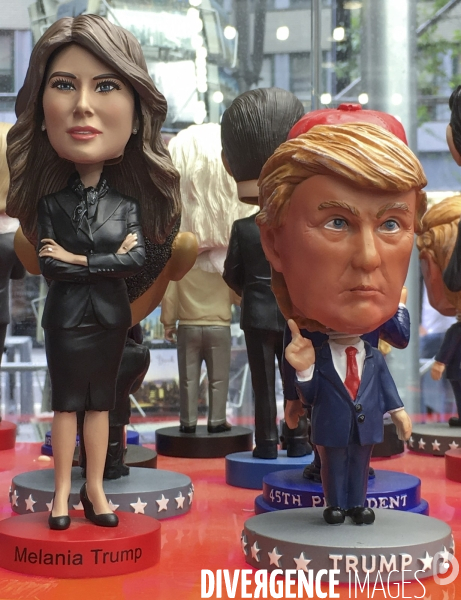 Statuettes a l effigie de donald et melania trump