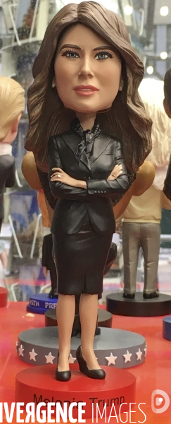 Statuettes a l effigie de donald et melania trump