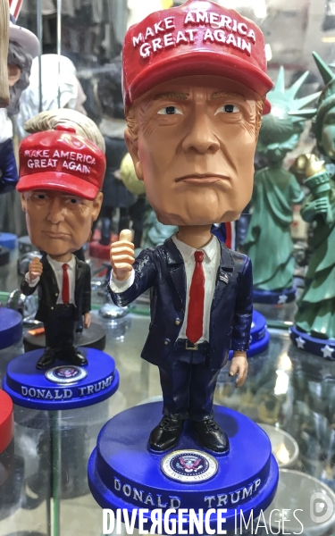 Statuettes a l effigie de donald et melania trump