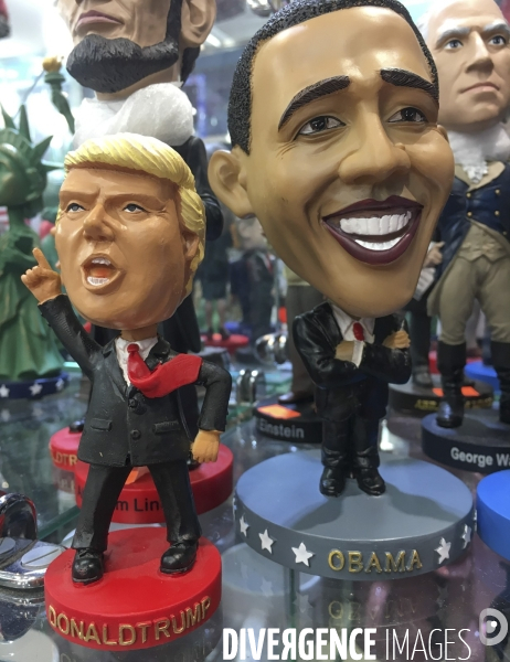 Statuettes a l effigie de donald et melania trump