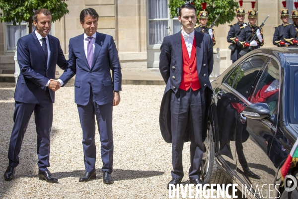 Emmanuel Macron reçoit Giuseppe Conte à l Elysee