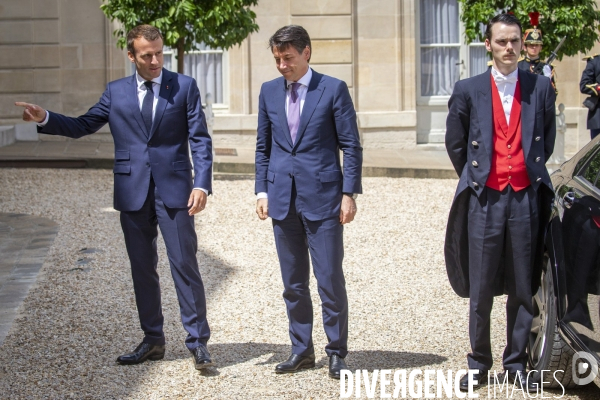 Emmanuel Macron reçoit Giuseppe Conte à l Elysee