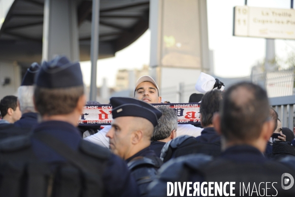 Arrivée des supporters parisiens en gare d Aubagne.