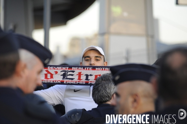 Arrivée des supporters parisiens en gare d Aubagne.