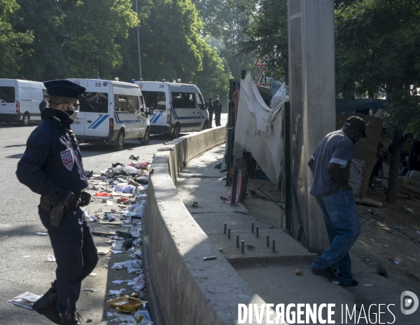 Evacuation du bidonville d une communauté d usagers de drogue, Pt de la Chapelle