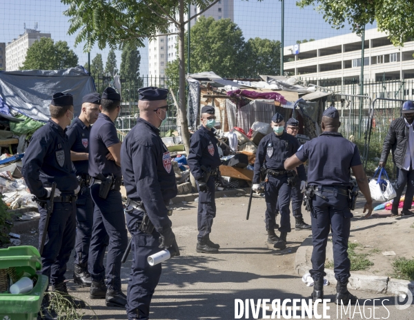 Evacuation du bidonville d une communauté d usagers de drogue, Pt de la Chapelle