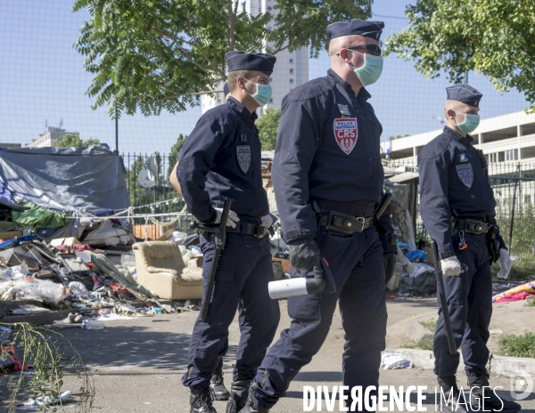 Evacuation du bidonville d une communauté d usagers de drogue, Pt de la Chapelle