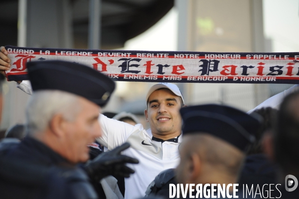 Arrivée des supporters parisiens en gare d Aubagne.