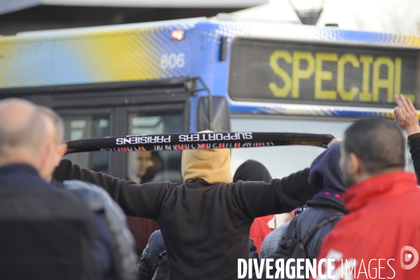 Arrivée des supporters parisiens en gare d Aubagne.