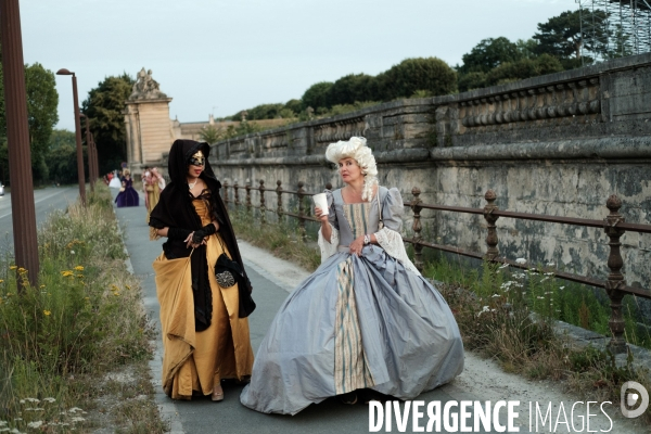 Sortie de bal au Château de Versailles