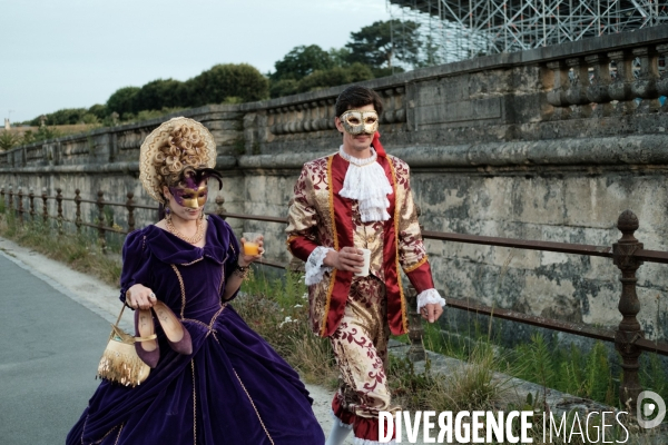 Sortie de bal au Château de Versailles