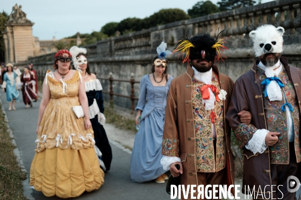 Sortie de bal au Château de Versailles