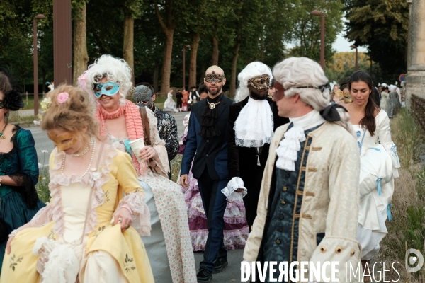 Sortie de bal au Château de Versailles