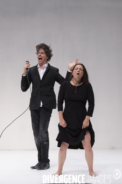LA - Camille Decourtye , Blaï Mateu Trias et le corbeau pie Gus