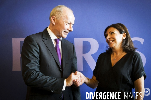 Conférence de presse d Anne HIDALGO et de Thierry BOLLORE pour la mobilité électrique à Paris