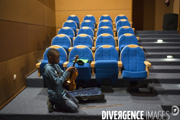 Classe demos a l ecole de musique de stains, en banlieue parisienne.