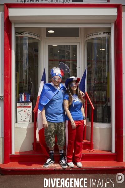 Deux supporters de la France en région parisienne