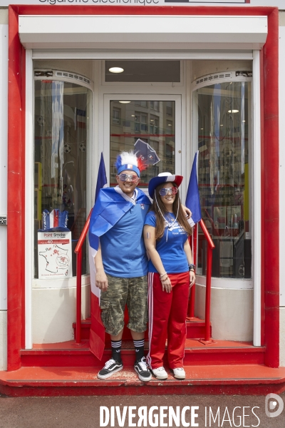 Deux supporters de la France en région parisienne