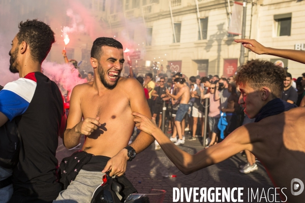 Victoire de la coupe du monde de foot 2018. Marseille en folie