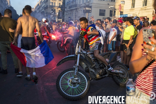 Victoire de la coupe du monde de foot 2018. Marseille en folie