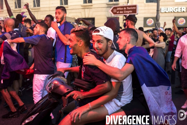 Victoire de la coupe du monde de foot 2018. Marseille en folie