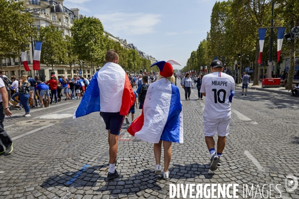 Retour des bleus à Paris après la victoire de la Coupe du monde 2018