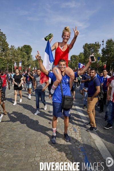 Retour des bleus à Paris après la victoire de la Coupe du monde 2018