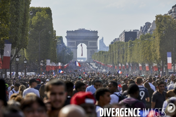 Retour des bleus à Paris après la victoire de la Coupe du monde 2018