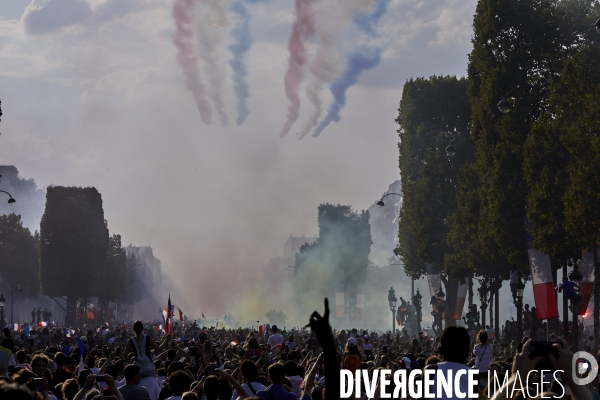 Retour des bleus à Paris après la victoire de la Coupe du monde 2018