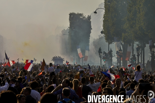 Retour des bleus à Paris après la victoire de la Coupe du monde 2018