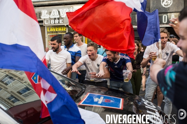 Finale de la coupe du monde 2018 dans un bar à Paris