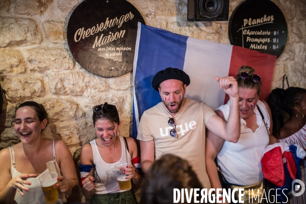 Finale de la coupe du monde 2018 dans un bar à Paris