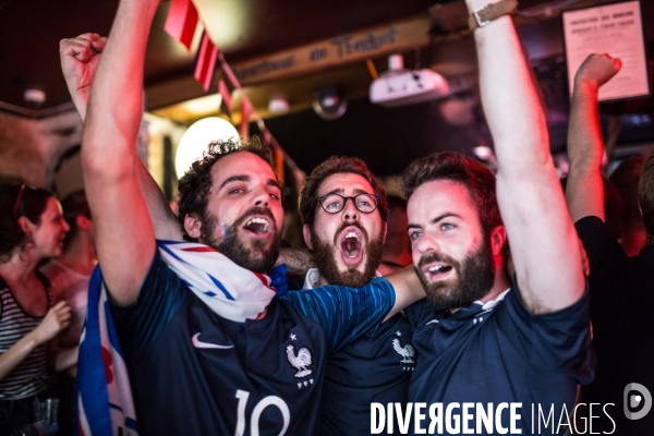 Finale de la coupe du monde 2018 dans un bar à Paris