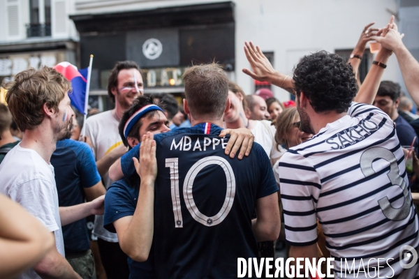 Finale de la coupe du monde 2018 dans un bar à Paris