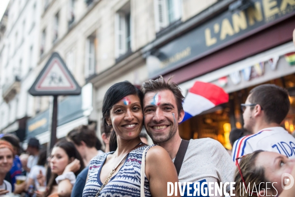 Finale de la coupe du monde 2018 dans un bar à Paris