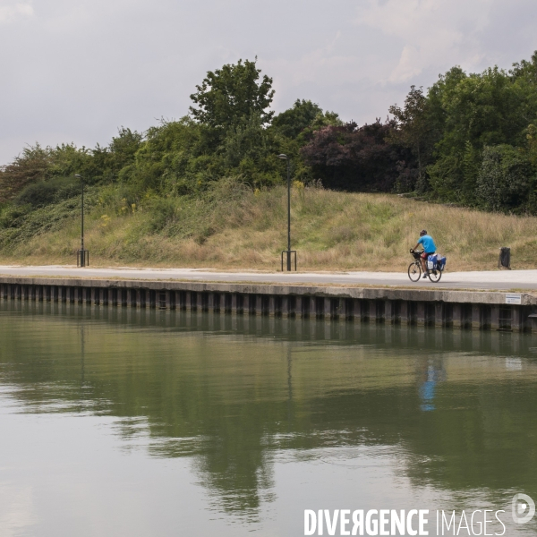 Au fil du canal de l ourcq.